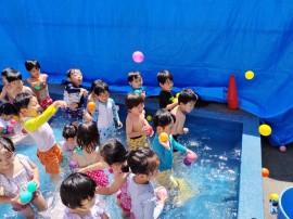 年中・年少　水遊び